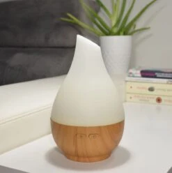 Diffuseur D' Aroma Ultrasonic Julia 21 Cm De Haut - Y COMPRIS LES HUILES DE PARFUM - Diffuseur D'air - Nébuliseur D'air - Atomiseur D'air - Assainisseur D'air - Arôme - Cadeau - Cadeau - Cadeau - Nouvel An - Noël - Anniversaire