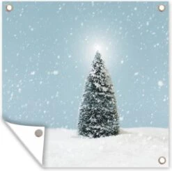 Affiche De Jardin Un Sapin De Noël Dans Un Paysage Enneigé Et Un Ciel Bleu - 200x200 Cm - Toile Jardin - Affiche Extérieure