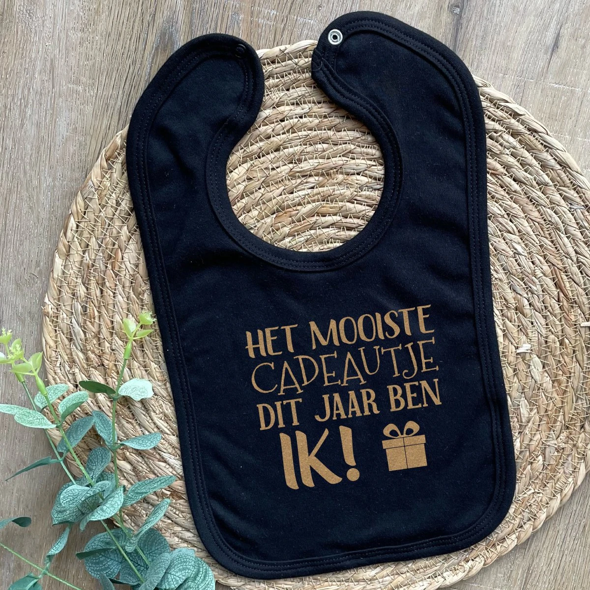 Bavoir Avec Texte - Le Plus Beau Cadeau De Cette Année C'est Moi - Zwart Avec Or - Cadeau - Noël - Sinterklaas - Cadeau De Maternité - Baby Shower - Enceinte - Naissance - Bavoir - Bavoir 4 Bavoir Avec Texte - Le Plus Beau Cadeau De Cette Année C'est Moi - Zwart Avec Or - Cadeau - Noël - Sinterklaas - Cadeau De Maternité - Baby Shower - Enceinte - Naissance - Bavoir - Bavoir – Image 2