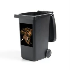 Sticker Conteneur Éléphantillustrations De Noël - Éléphant Marron Sur Fond Noir