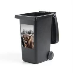 Autocollant De Conteneur Scottish HighlanderIllustrations De Noël - Highlander écossais Sur Un Fond De Dessin Animé