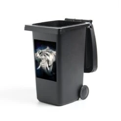 Sticker Conteneur ÉléphantIllustrations De Noël - Éléphant Dans Un Brouillard Coloré Sur Fond Noir