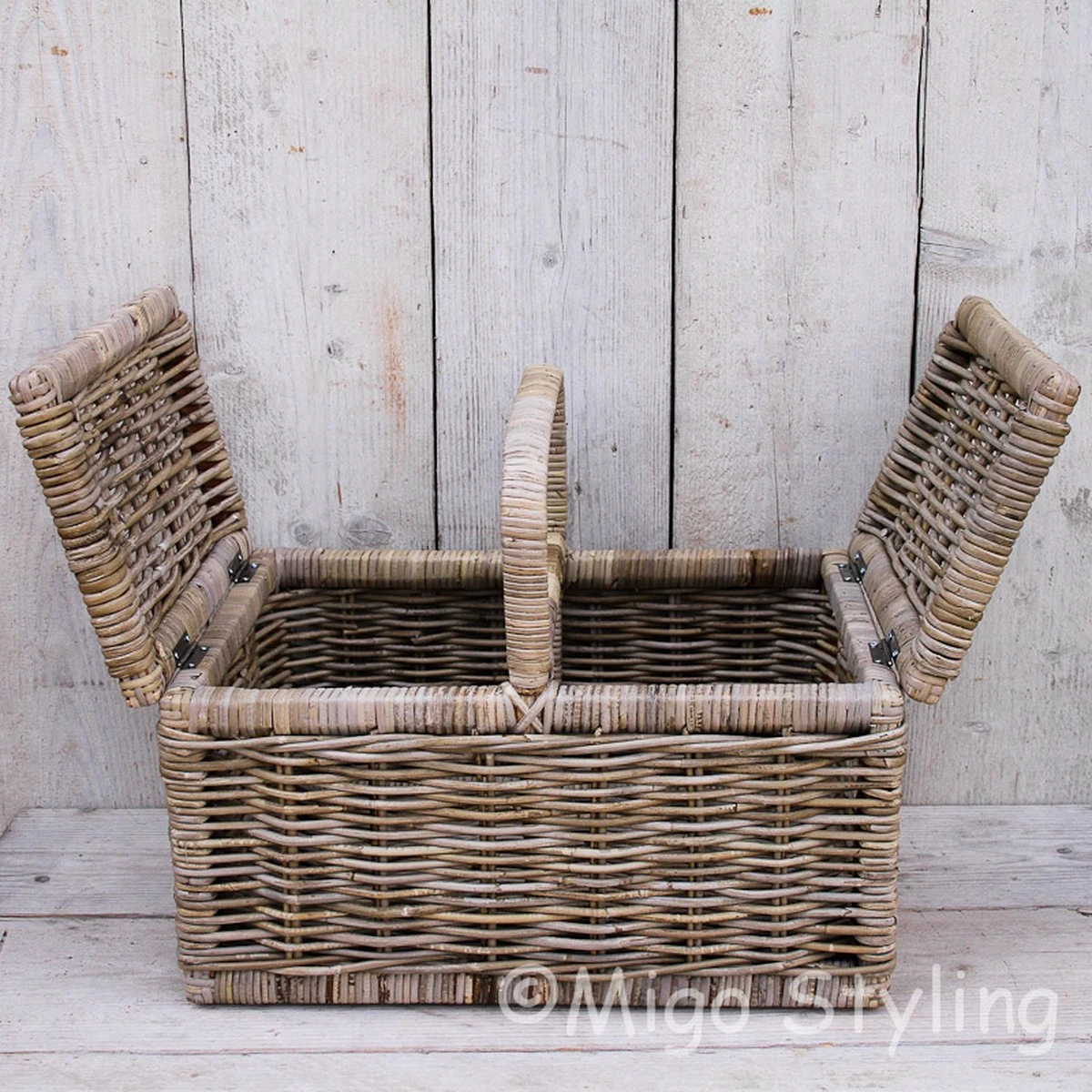 MigoStyling - Panier Picnic - Avec Anse - Canne - Rotin - L53 X Br35 X H27 Cm - Deux Rabats - Décoration - Cadeau De Noël - Pique-nique 3 MigoStyling - Panier Picnic - Avec Anse - Canne - Rotin - L53 X Br35 X H27 Cm - Deux Rabats - Décoration - Cadeau De Noël - Pique-nique – Image 2
