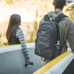 Sac à Dos Isotherme (25L) - 28 Canettes - Sac à Lunch Pour Dames, Hommes Et Enfants - Sac De Pique-nique - Sinterklaas Et Cadeau De Noël Pour Adultes - Zwart -Jingle Bells Boutique 1200x1200 649