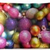 Coussins D'extérieur - Jardin - Gros Plan De Boules De Noël Colorées - 60x40 Cm 1 Coussins D'extérieur - Jardin - Gros Plan De Boules De Noël Colorées - 60x40 Cm -Jingle Bells Boutique 1200x747 4