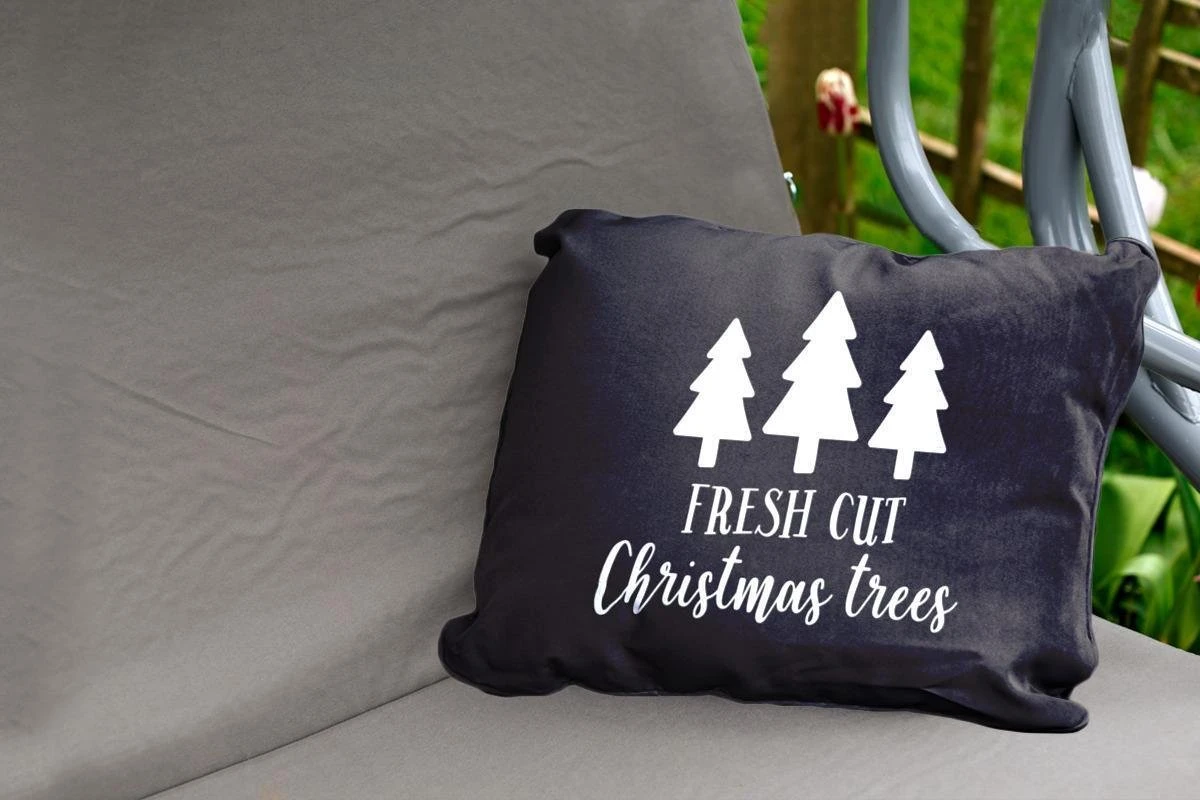 Coussins D'extérieur - Jardin - Citation De Noël Arbres De Noël Fraîchement Coupés Avec Un Fond Noir - 60x40 Cm 4 Coussins D'extérieur - Jardin - Citation De Noël Arbres De Noël Fraîchement Coupés Avec Un Fond Noir - 60x40 Cm – Image 2