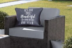 Coussins D'extérieur - Jardin - Citation De Noël C'est La Plus Belle Période De L'année Sur Fond Noir - 60x40 Cm -Jingle Bells Boutique 1200x800 1041