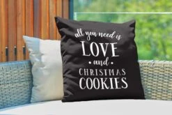 Coussins D'extérieur - Jardin - Citation All You Need Is Love And Christmas Cookies Décoration De Noël Noir - 60x60 Cm 9 Coussins D'extérieur - Jardin - Citation All You Need Is Love And Christmas Cookies Décoration De Noël Noir - 60x60 Cm -Jingle Bells Boutique 1200x800 1055