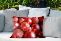 Coussins D'extérieur - Jardin - Boules De Noël Rouges Avec Différentes Textures - 60x40 Cm -Jingle Bells Boutique 1200x800 1064