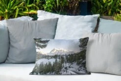 Coussins D'extérieur - Jardin - Une Route De Montagne Avec Vue Sur Le Paysage Américain à Noël - 50x30 Cm -Jingle Bells Boutique 1200x800 1108