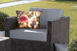 Coussins D'extérieur - Jardin - Gros Plan De Décorations De Noël Décoratives Près D'un Sapin De Noël - 50x30 Cm -Jingle Bells Boutique 1200x800 1113