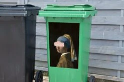 Autocollant De Conteneur Vieux MaîtresIllustrations De Noël - Fille Avec Une Boucle D'oreille De Perle Par Le Vieux Maître Johannes Vermeer Avec Un Coup De Pinceau Pastel -Jingle Bells Boutique 1200x800 1141