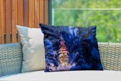 Coussins D'extérieur - Jardin - Un Sapin De Noël Dans La Forêt Enneigée - 60x40 Cm -Jingle Bells Boutique 1200x800 1150