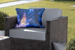 Coussins D'extérieur - Jardin - Un Sapin De Noël Dans La Forêt Enneigée - 60x40 Cm -Jingle Bells Boutique 1200x800 1152