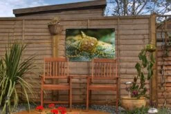 Boule De Noël Détaillée Dans Un Arbre De Noël Affiche De Jardin Toile En Vrac 60x40 Cm - Petit - Toile De Jardin / Toile D'extérieur / Peintures Pour L'extérieur (décoration De Jardin) -Jingle Bells Boutique 1200x800 1163