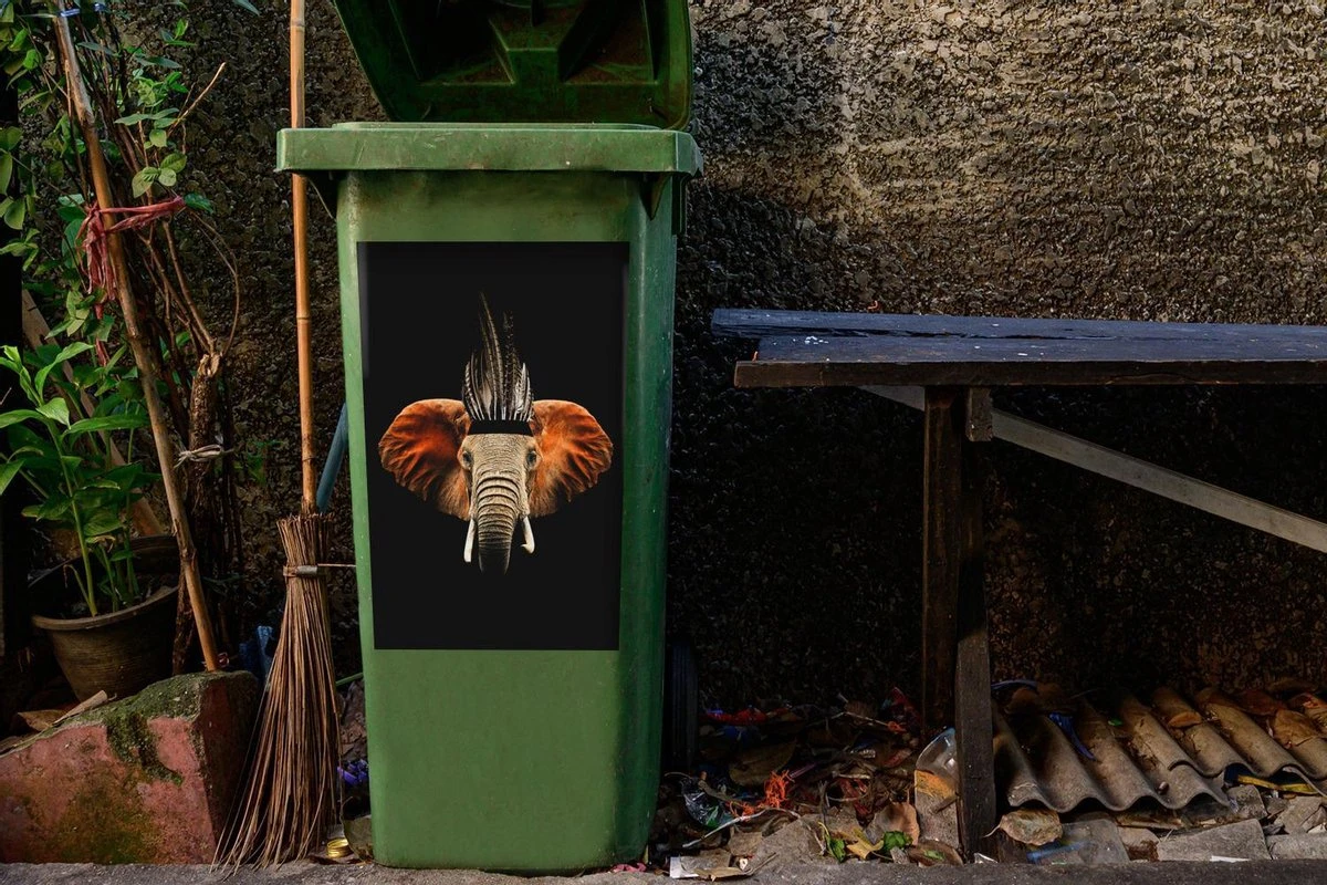 Sticker Conteneur ÉléphantIllustrations De Noël - Éléphant Avec Coiffe Indienne Sur Fond Noir 8 Sticker Conteneur ÉléphantIllustrations De Noël - Éléphant Avec Coiffe Indienne Sur Fond Noir – Image 6