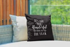 Coussins D'extérieur - Jardin - Citation De Noël C'est La Plus Belle Période De L'année Sur Fond Noir - 40x40 Cm 9 Coussins D'extérieur - Jardin - Citation De Noël C'est La Plus Belle Période De L'année Sur Fond Noir - 40x40 Cm -Jingle Bells Boutique 1200x800 1210