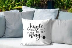 Coussins D'extérieur - Jardin - Citation De Noël Jingle All Way Sur Fond Blanc - 45x45 Cm -Jingle Bells Boutique 1200x800 1363