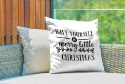 Coussins D'extérieur - Jardin - Citation De Noël Passez Un Joyeux Petit Noël Avec Un Fond Blanc - 50x50 Cm -Jingle Bells Boutique 1200x800 1366
