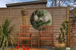 Cercle De Jardin Gros Plan De Boules De Noël Dans Un Sapin De Noël - 60x60 Cm - Affiche Ronde De Jardin - Extérieur -Jingle Bells Boutique 1200x800 1399