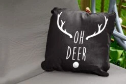 Coussins D'extérieur - Jardin - Citation De Noël Oh Cerf Sur Fond Noir - 60x60 Cm -Jingle Bells Boutique 1200x800 1434