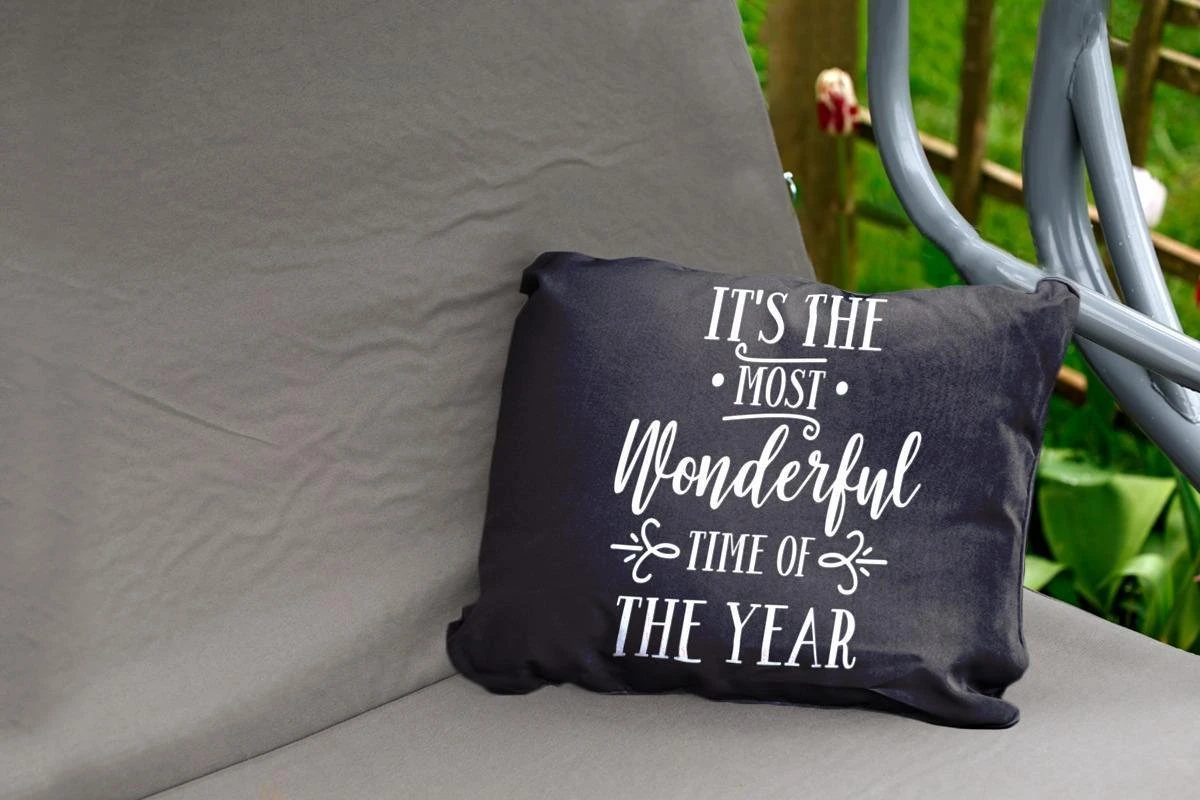 Coussins D'extérieur - Jardin - Citation De Noël C'est La Plus Belle Période De L'année Sur Fond Noir - 50x30 Cm 4 Coussins D'extérieur - Jardin - Citation De Noël C'est La Plus Belle Période De L'année Sur Fond Noir - 50x30 Cm – Image 2