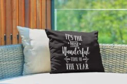 Coussins D'extérieur - Jardin - Citation De Noël C'est La Plus Belle Période De L'année Sur Fond Noir - 50x30 Cm 9 Coussins D'extérieur - Jardin - Citation De Noël C'est La Plus Belle Période De L'année Sur Fond Noir - 50x30 Cm -Jingle Bells Boutique 1200x800 1439