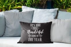 Coussins D'extérieur - Jardin - Citation De Noël C'est La Plus Belle Période De L'année Sur Fond Noir - 50x30 Cm 10 Coussins D'extérieur - Jardin - Citation De Noël C'est La Plus Belle Période De L'année Sur Fond Noir - 50x30 Cm -Jingle Bells Boutique 1200x800 1440