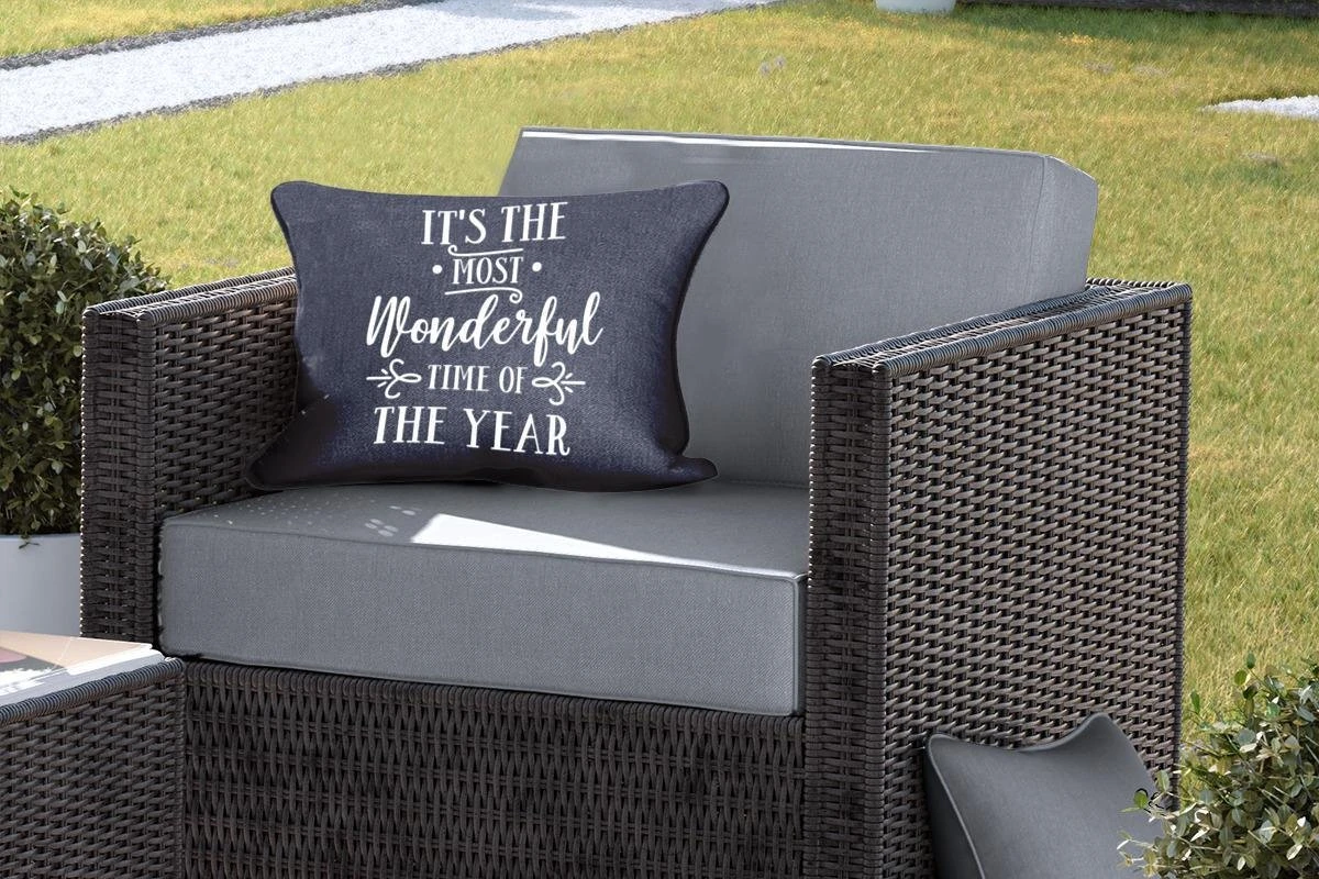 Coussins D'extérieur - Jardin - Citation De Noël C'est La Plus Belle Période De L'année Sur Fond Noir - 50x30 Cm 7 Coussins D'extérieur - Jardin - Citation De Noël C'est La Plus Belle Période De L'année Sur Fond Noir - 50x30 Cm – Image 5