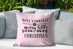 Coussins D'extérieur - Jardin - Citation De Noël Passez Un Joyeux Petit Noël Sur Fond Rose - 60x60 Cm -Jingle Bells Boutique 1200x800 1452
