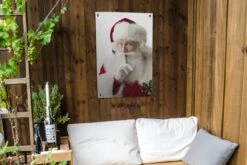 Affiche De Jardin Père Noël Avec Son Doigt Sur Sa Bouche 60x90 Cm - Toile De Jardin / Toile D'extérieur / Peintures Pour L'extérieur (décoration De Jardin) -Jingle Bells Boutique 1200x800 1469