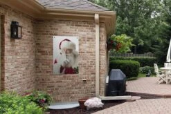 Affiche De Jardin Père Noël Avec Son Doigt Sur Sa Bouche 60x90 Cm - Toile De Jardin / Toile D'extérieur / Peintures Pour L'extérieur (décoration De Jardin) -Jingle Bells Boutique 1200x800 1472