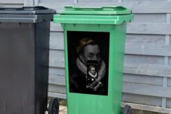 Autocollant Conteneur Old MastersIllustrations De Noël - Guillaume D' Oranje Du Vieux Maître Adriaen Thomasz Prend Un Selfie Avec Un Smartphone -Jingle Bells Boutique 1200x800 1498