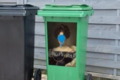 Sticker Conteneur Vieux MaîtresIllustrations De Noël - Johanna Henriette Anges Du Vieux Maître Alexandre Jean Dubois Drahonet Avec Goutte De Peinture Bleue -Jingle Bells Boutique 1200x800 1503