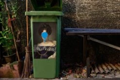 Sticker Conteneur Vieux MaîtresIllustrations De Noël - Johanna Henriette Anges Du Vieux Maître Alexandre Jean Dubois Drahonet Avec Goutte De Peinture Bleue -Jingle Bells Boutique 1200x800 1505