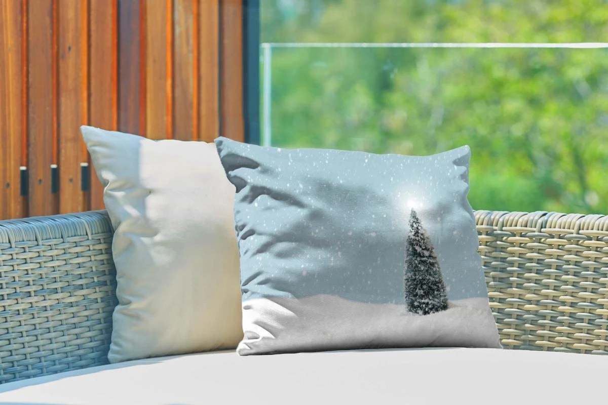 Coussins D'extérieur - Jardin - Un Sapin De Noël Dans Un Paysage Enneigé Et Un Ciel Bleu - 50x30 Cm 5 Coussins D'extérieur - Jardin - Un Sapin De Noël Dans Un Paysage Enneigé Et Un Ciel Bleu - 50x30 Cm – Image 3