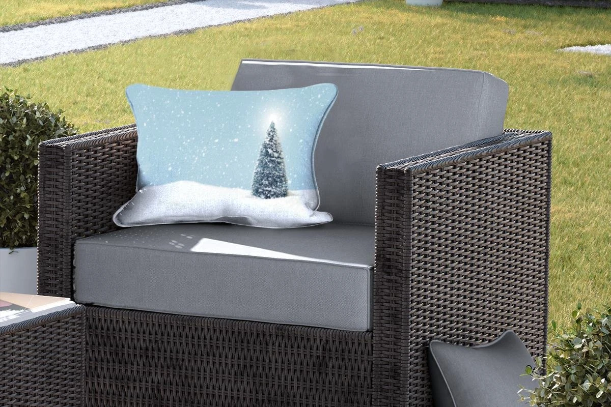 Coussins D'extérieur - Jardin - Un Sapin De Noël Dans Un Paysage Enneigé Et Un Ciel Bleu - 50x30 Cm 7 Coussins D'extérieur - Jardin - Un Sapin De Noël Dans Un Paysage Enneigé Et Un Ciel Bleu - 50x30 Cm – Image 5