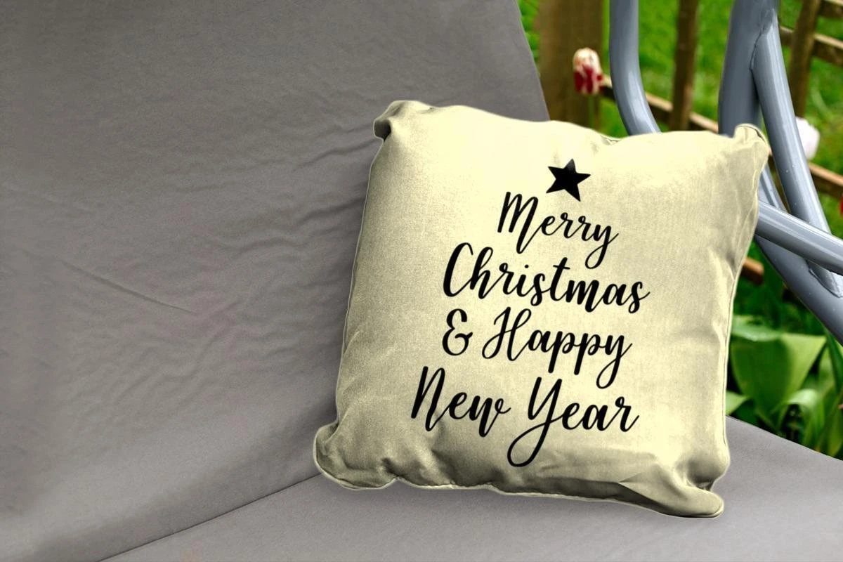 Coussins D' Extérieur - Jardin - Citation De Noël Joyeux Noël Et Happy Année Sur Fond Jaune - 50x50 Cm 4 Coussins D' Extérieur - Jardin - Citation De Noël Joyeux Noël Et Happy Année Sur Fond Jaune - 50x50 Cm – Image 2