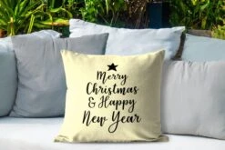 Coussins D' Extérieur - Jardin - Citation De Noël Joyeux Noël Et Happy Année Sur Fond Jaune - 50x50 Cm 10 Coussins D' Extérieur - Jardin - Citation De Noël Joyeux Noël Et Happy Année Sur Fond Jaune - 50x50 Cm -Jingle Bells Boutique 1200x800 1529