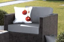 Coussins D'extérieur - Jardin - Une Paire De Boules De Noël Rouges Avec Une étoile De Noël Rouge - 40x40 Cm -Jingle Bells Boutique 1200x800 1538