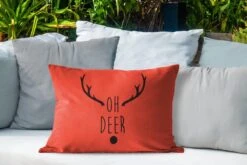 Coussins D'extérieur - Jardin - Citation De Noël Oh Cerf Sur Fond Rouge - 60x40 Cm -Jingle Bells Boutique 1200x800 1549