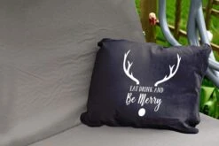 Coussins D'extérieur - Jardin - Citation Mangez, Buvez Et Soyez Joyeux Noël Décoration Murale Noir - 60x40 Cm -Jingle Bells Boutique 1200x800 1551