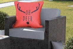 Coussins D'extérieur - Jardin - Citation De Noël Oh Cerf Sur Fond Rouge - 60x60 Cm 11 Coussins D'extérieur - Jardin - Citation De Noël Oh Cerf Sur Fond Rouge - 60x60 Cm -Jingle Bells Boutique 1200x800 1571