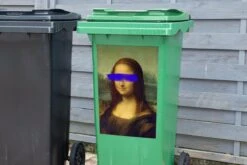 Autocollant De Conteneur Vieux MaîtresIllustrations De Noël - Mona Lisa Par Le Vieux Maître Leonardo De Vinci Avec Coup De Pinceau Bleu 11 Autocollant De Conteneur Vieux MaîtresIllustrations De Noël - Mona Lisa Par Le Vieux Maître Leonardo De Vinci Avec Coup De Pinceau Bleu -Jingle Bells Boutique 1200x800 1578