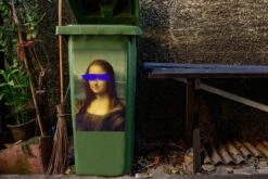 Autocollant De Conteneur Vieux MaîtresIllustrations De Noël - Mona Lisa Par Le Vieux Maître Leonardo De Vinci Avec Coup De Pinceau Bleu 13 Autocollant De Conteneur Vieux MaîtresIllustrations De Noël - Mona Lisa Par Le Vieux Maître Leonardo De Vinci Avec Coup De Pinceau Bleu -Jingle Bells Boutique 1200x800 1580