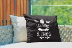 Coussins D'extérieur - Jardin - Citation Manger, Boire Et être Reconnaissant Décoration Murale Noël Noir - 60x40 Cm -Jingle Bells Boutique 1200x800 1594