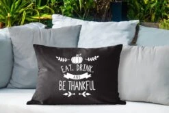 Coussins D'extérieur - Jardin - Citation Manger, Boire Et être Reconnaissant Décoration Murale Noël Noir - 60x40 Cm -Jingle Bells Boutique 1200x800 1595