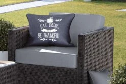 Coussins D'extérieur - Jardin - Citation Manger, Boire Et être Reconnaissant Décoration Murale Noël Noir - 60x40 Cm -Jingle Bells Boutique 1200x800 1596