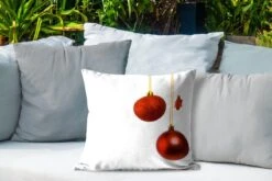 Coussins D'extérieur - Jardin - Une Paire De Boules De Noël Rouges Avec Une étoile De Noël Rouge - 45x45 Cm -Jingle Bells Boutique 1200x800 1625