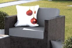 Coussins D'extérieur - Jardin - Une Paire De Boules De Noël Rouges Avec Une étoile De Noël Rouge - 45x45 Cm -Jingle Bells Boutique 1200x800 1626